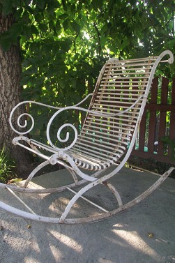 Rocking chair fer forgé (catalogue Maison d’un Rêve).