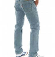 Parmi les jeans 501 pas cher, ce modèle bleu clair